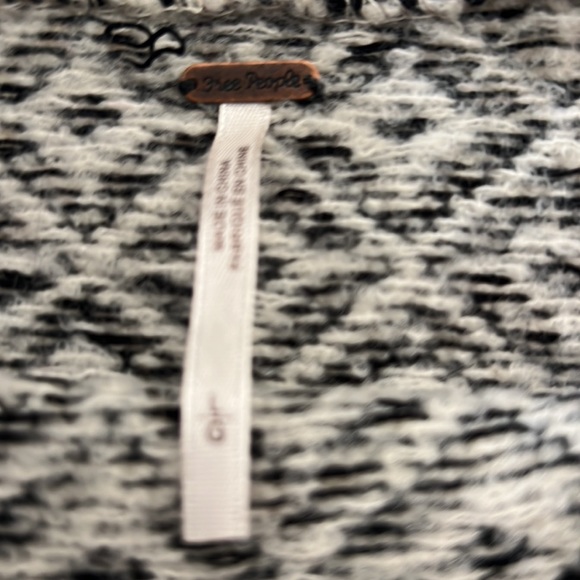 Free People sweatshirt 3:4 sleeve - Picture 2 of 2